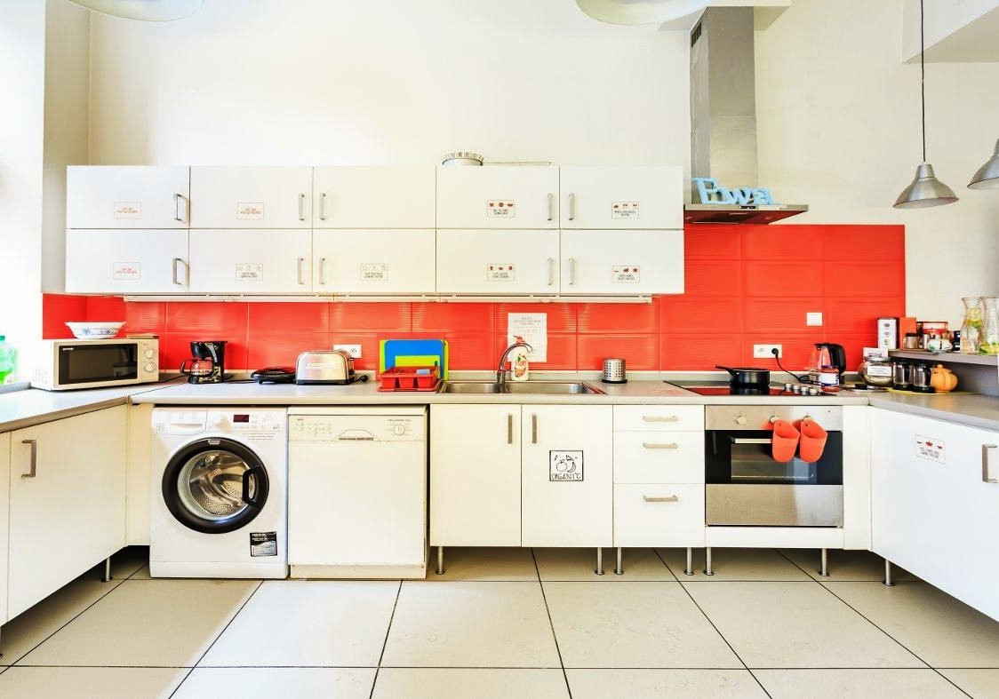 Grampas Hostel Kitchen