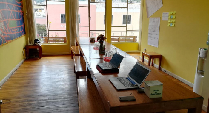 https://hosteljobs.net/sites/default/files/styles/hostel_slide/public/Community-Hostel-Quito-Ecuador-common-space-sitting-area-backpackers-lounge-internet-facility-computers-laptops-windows.jpg?itok=if9xJXz_